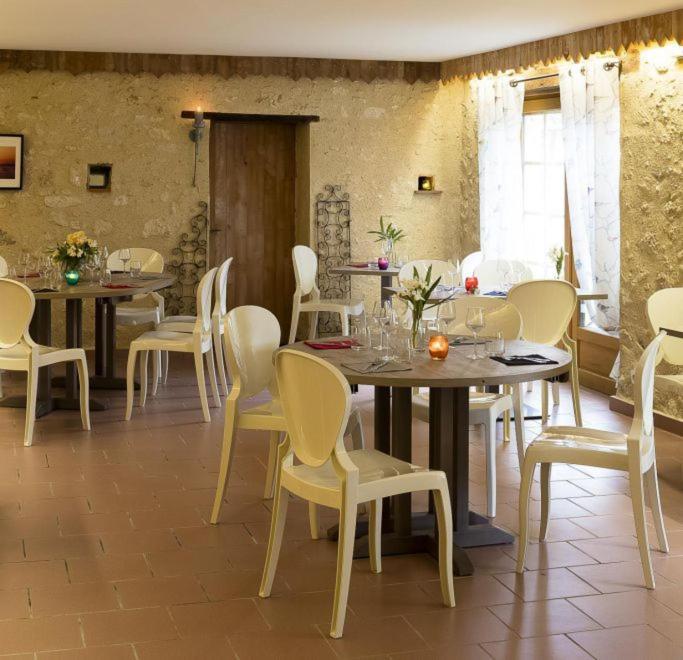 Logis L'Auberge De Larressingle Exterior photo
